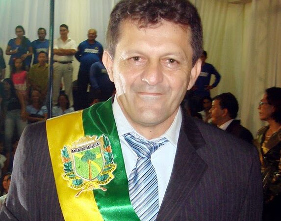 Ex-prefeito Maurino Magalhães ganha 10 dias para julgamento de suas contas na Câmara